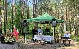 161. rocznica przy pomniku w Ewelinowie, upamiętniająca poległych  podczas walk Powstania Styczniowego