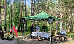 zdjecie na stronie o tytule: 161. rocznica przy pomniku w Ewelinowie, upamiętniająca poległych  podczas walk Powstania Styczniowego